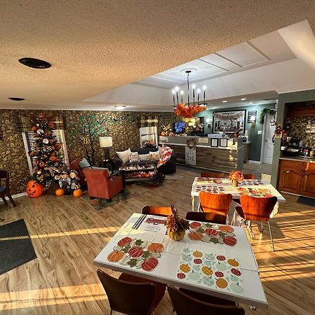 ซูเปอร์ 8 บาย วินด์แฮม คิงสตัน Hotel Kingston ภายนอก รูปภาพ